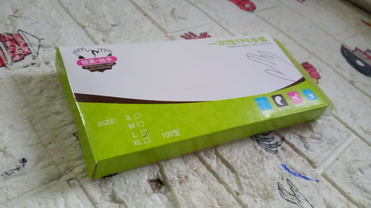 Clear disposable gloves for various uses Clear disposable gloves for various uses